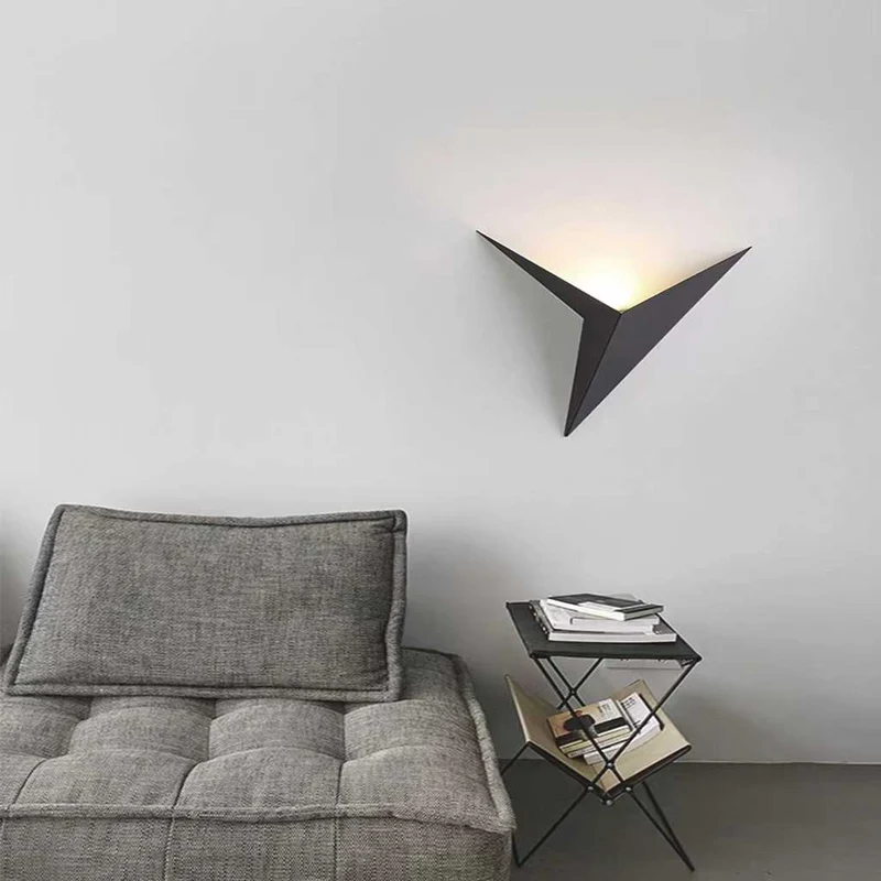 Driehoekige LED Wandlamp Geometrisch Metaal Modern Interieur Slaapkamer Woonkamer 25cm Minimalistisch | Sansoti