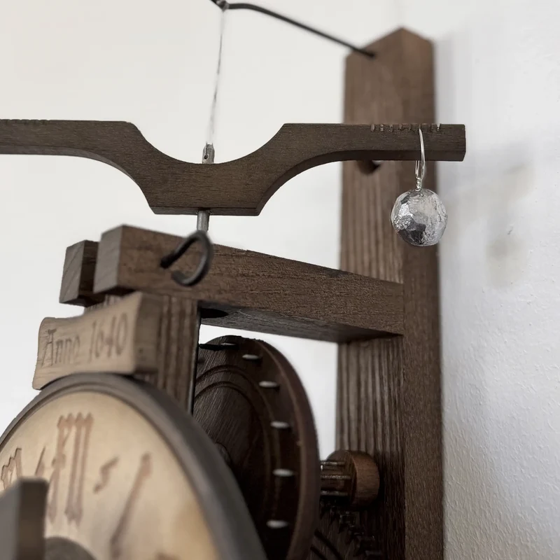 Rombach & Haas Anno 1640 A1640 Wanduhr Holz (dunkel) • Holzräderwerk • Gewichtsaufzug mit Waagbalken