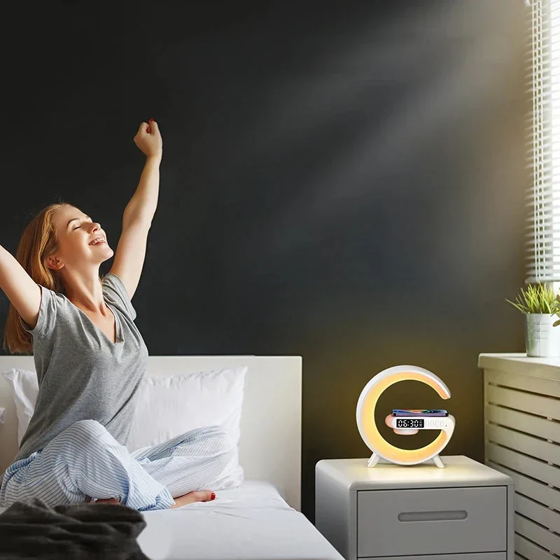 Nachttischlampe mit Wecker und Induktionsladung