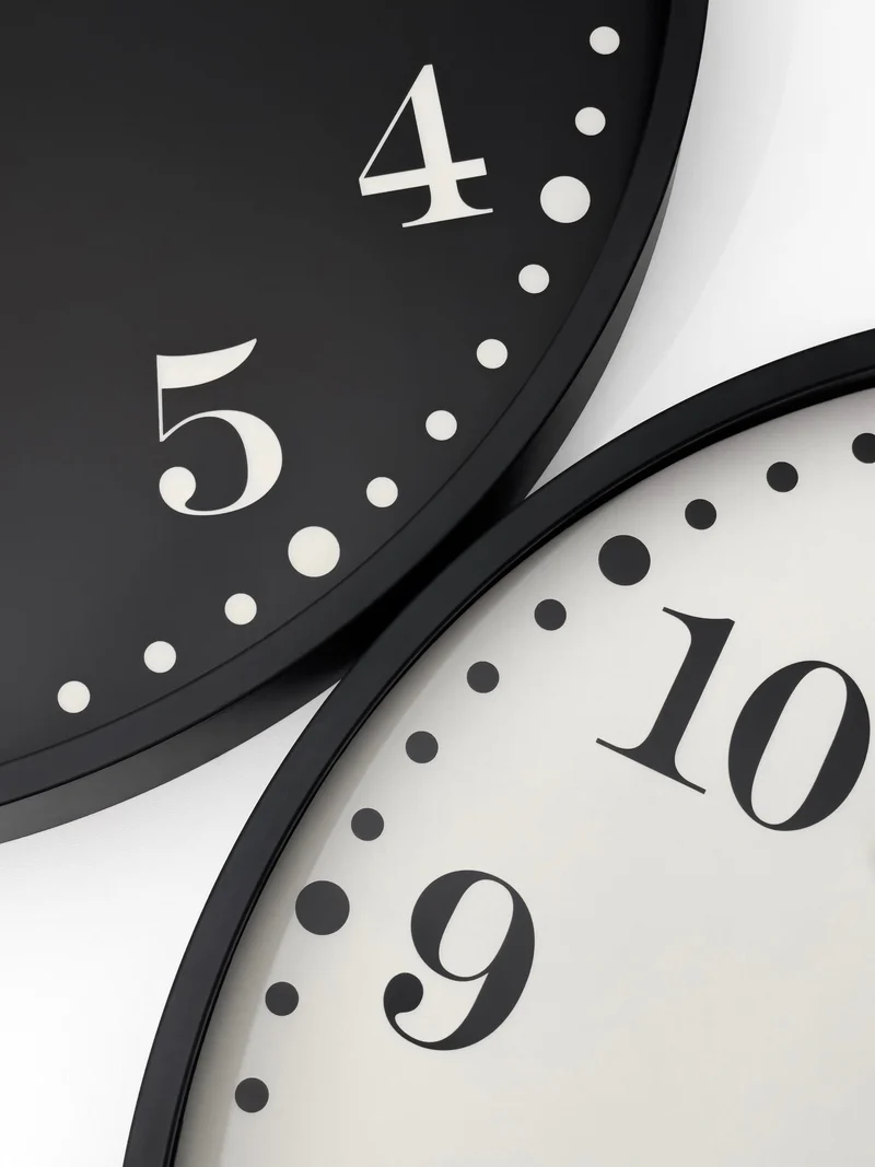 Wall clock 50cm-Silent-Black/White-Plastic-NeXtime 'Dickens Large'