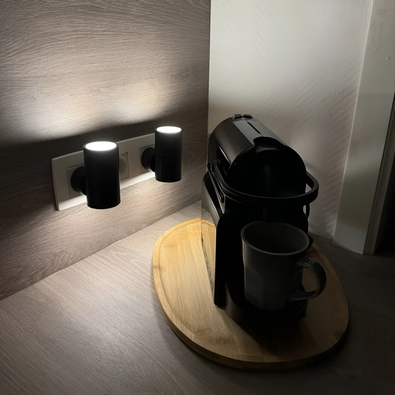 Dimbaar Stopcontact Nachtlampje LED 10x10x8cm Zwart Wit Slaapkamer Gang Badkamer Kinderkamer Wandlamp | Sansoti