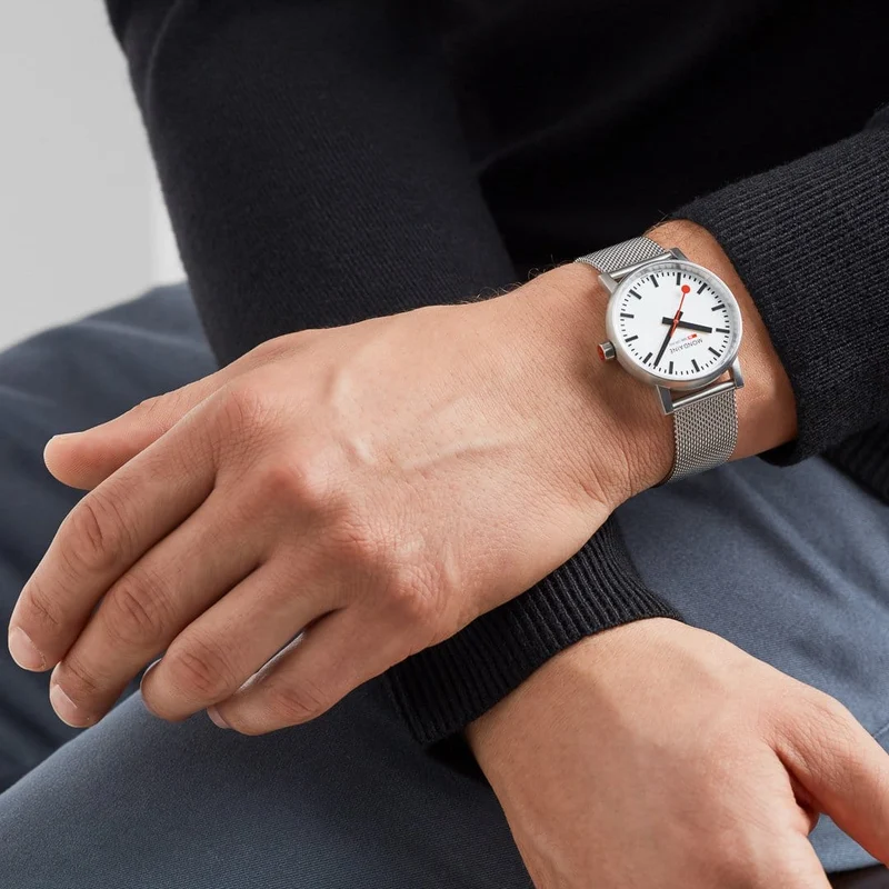 Mondaine evo2 MSE.35110.SM Damenuhr Silber • Saphirglas • Milanaise-Meshband