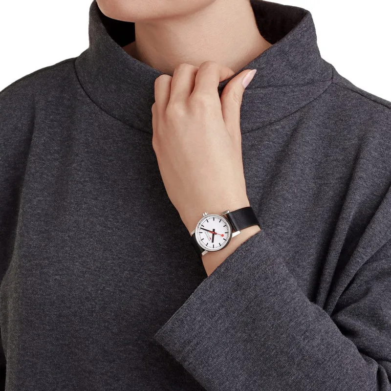 Mondaine evo2 MSE.30110.LBV Damenuhr Schwarz • Saphirglas • Veganes Traubenleder