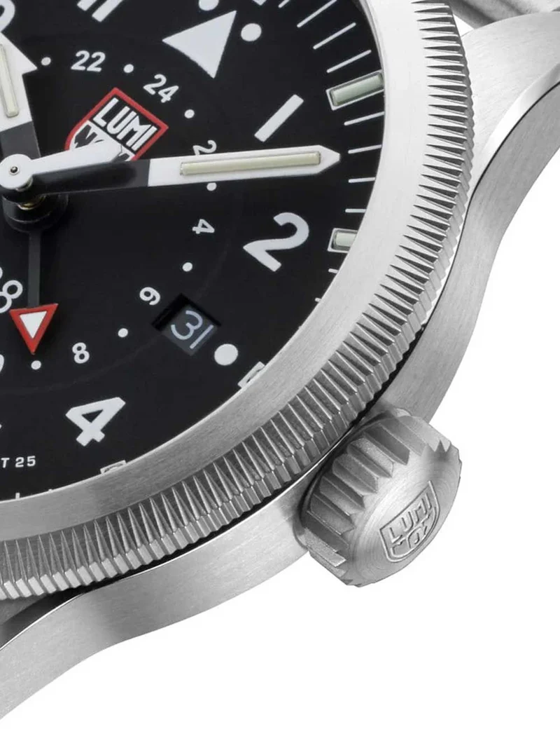 Luminox P-38 Lightning XA.9522 Herren Armbanduhr Schwarz • Saphirglas • GMT-Funktion