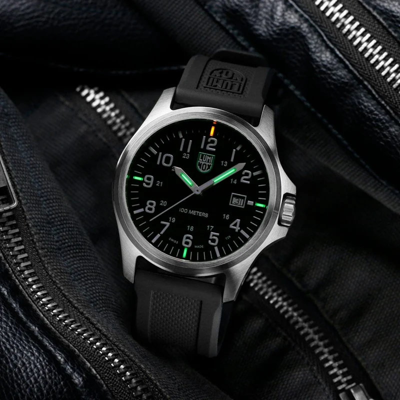 Luminox Moon Valley X2.2501 Herrenuhr Schwarz • Schweizer Quarzwerk • 25 Jahre Leuchtfunktion