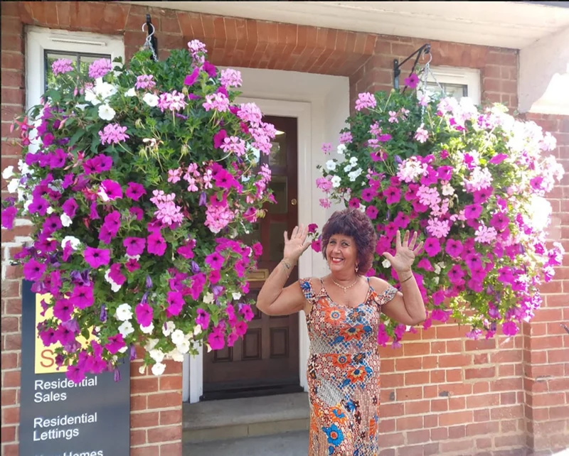 Kunstplant Klimplant 90cm met 44 Bloemen UV-bestendig voor Balkon Tuin Woonkamer Decoratie Kunstbloem Hangplant | Sansoti