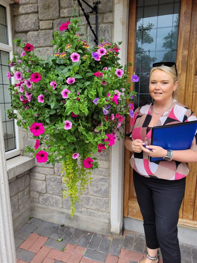 Kunstplant Klimplant 90cm met 44 Bloemen UV-bestendig voor Balkon Tuin Woonkamer Decoratie Kunstbloem Hangplant | Sansoti