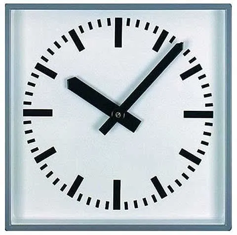GER-Technik Wanduhr 30x30 cm Edelstahl • Funkgesteuert • Robustes Metallgehäuse
