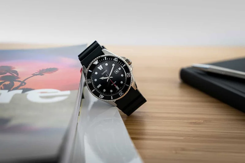 Casio Collection MDV-107-1A1VEF Herrenuhr • 20 bar Wasserdichtigkeit • Klassisches Taucher-Design