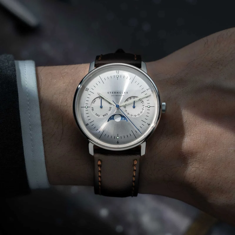 Sternglas Naos Moonphase S01-NM52-BR03 Herrenuhr • Preisgekröntes Bauhaus-Design aus Hamburg • Kratzfestes Saphirglas