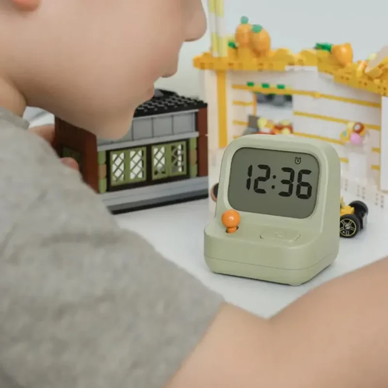 Origineller Digitalwecker für Jungen