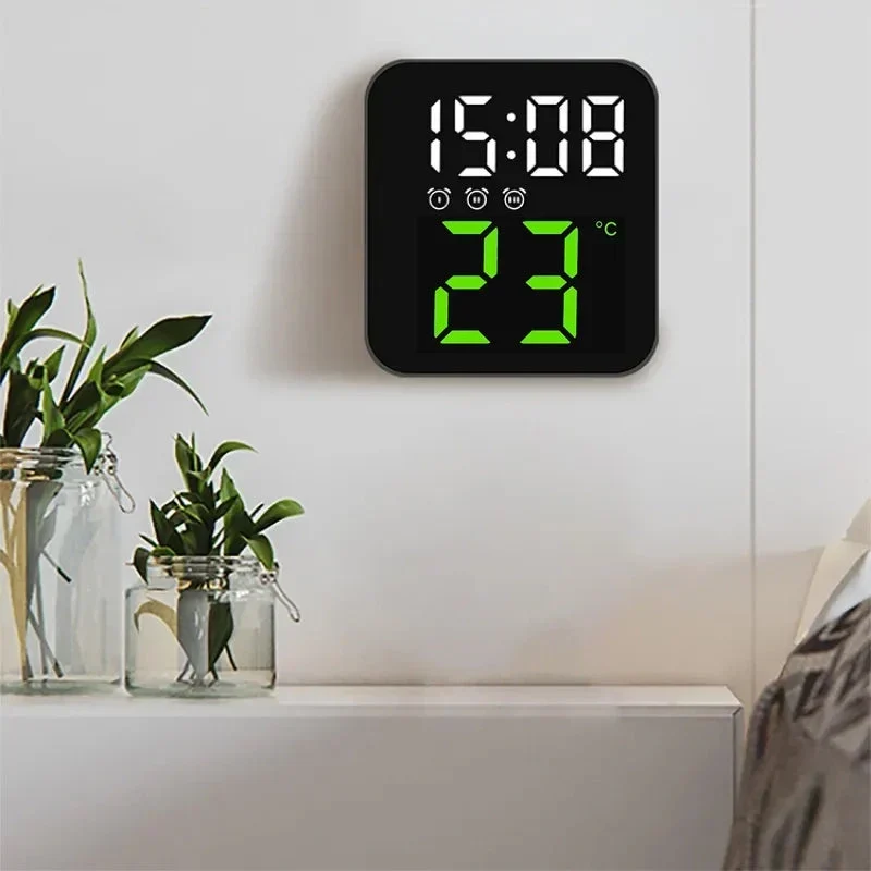 Moderner LED Reisewecker mit Temperaturanzeige