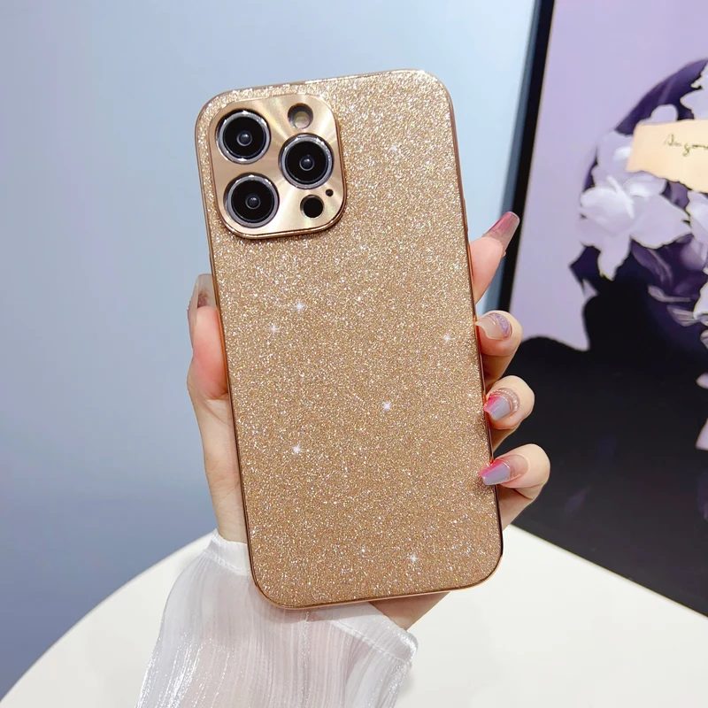 Telefoonhoesje met Suède of Glitter Afwerking Goudkleurig Camera-Detail Stijlvol Design iPhone 13-17 | Sansoti