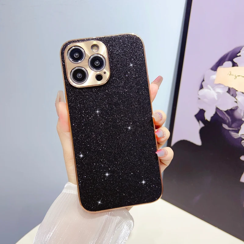 Telefoonhoesje met Suède of Glitter Afwerking Goudkleurig Camera-Detail Stijlvol Design iPhone 13-17 | Sansoti
