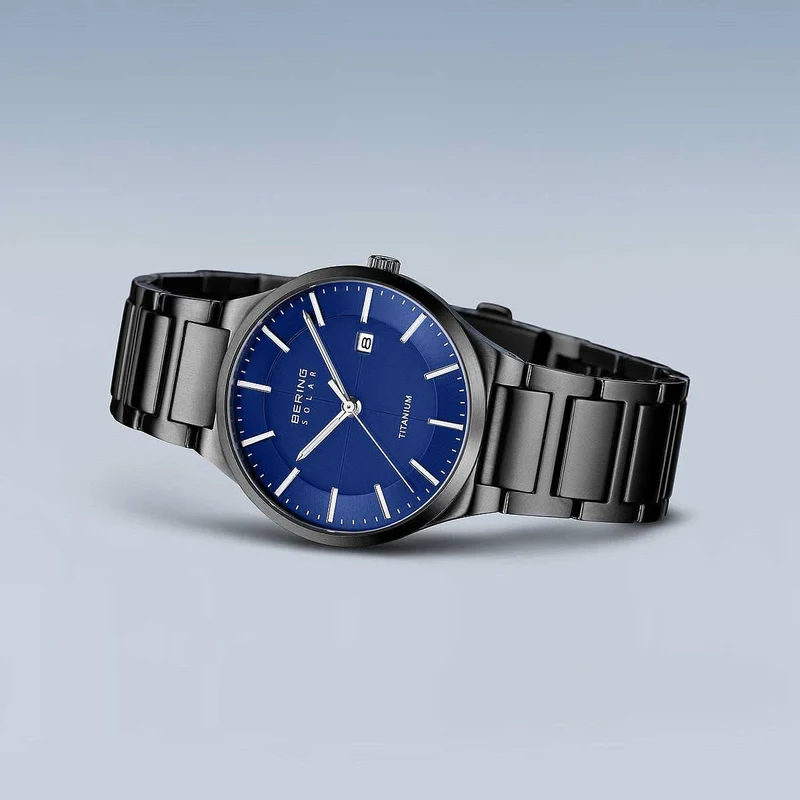 Bering Solar 15239-727 Herrenuhr • Saphirglas • Titan