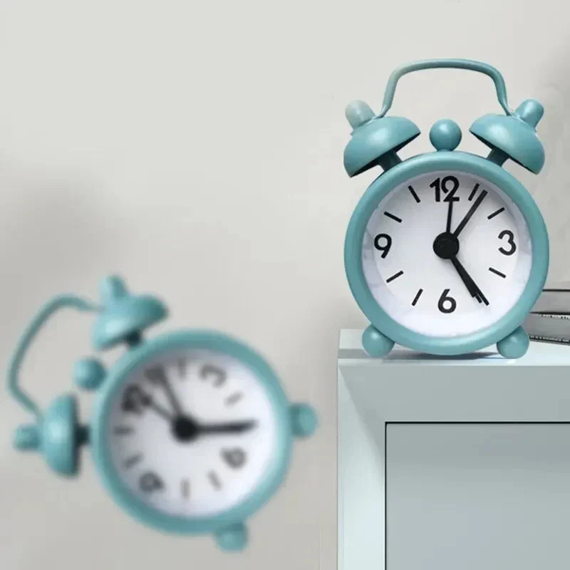 Miniatur Analog-Wecker im Retro-Look
