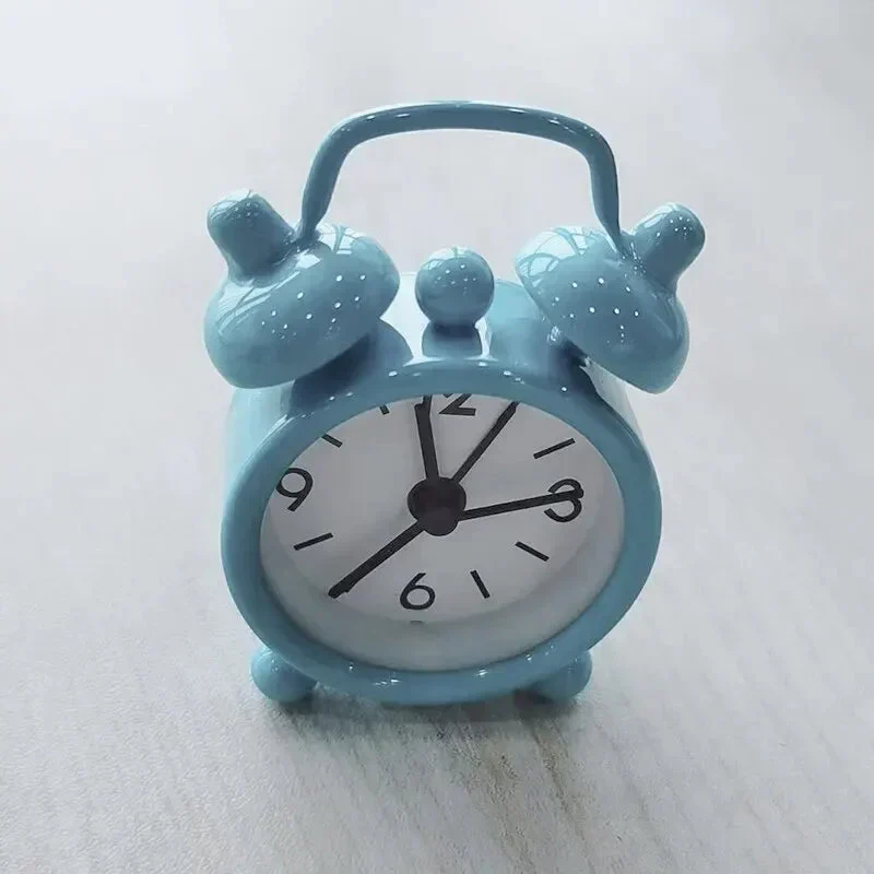 Miniatur Analog-Wecker im Retro-Look