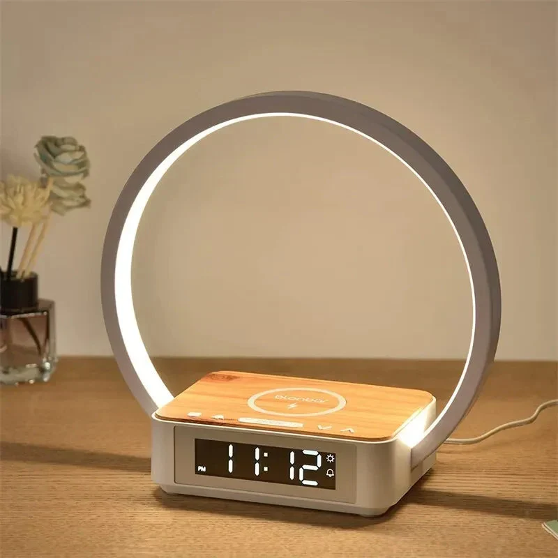 Design Nachttischlampe mit Wecker und Ladegerät