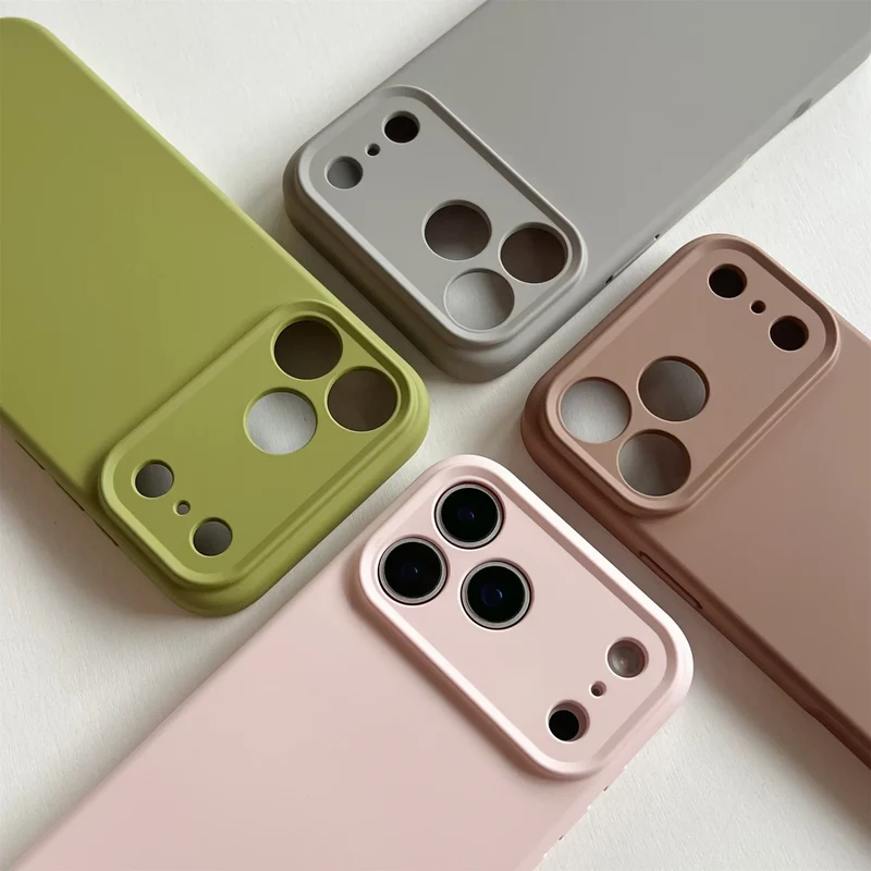 Zacht Siliconen iPhone Hoesje met Verhoogde Rand Camera Bescherming 14 15 16 17 Minimalistische Stijl | Sansoti