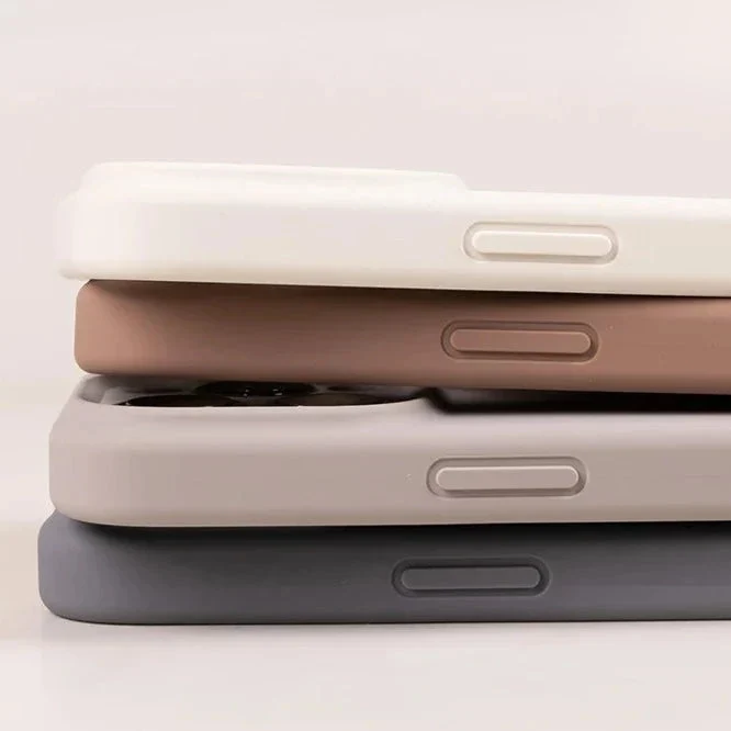 Zacht Siliconen iPhone Hoesje met Verhoogde Rand Camera Bescherming 14 15 16 17 Minimalistische Stijl | Sansoti