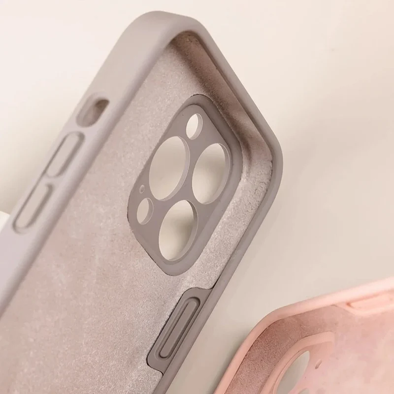 Zacht Siliconen iPhone Hoesje met Verhoogde Rand Camera Bescherming 14 15 16 17 Minimalistische Stijl | Sansoti