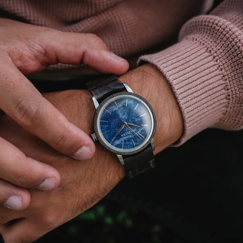 Holzkern Immanuel Armbanduhr Blau • Sodalith-Zifferblatt • Holzgehäuse