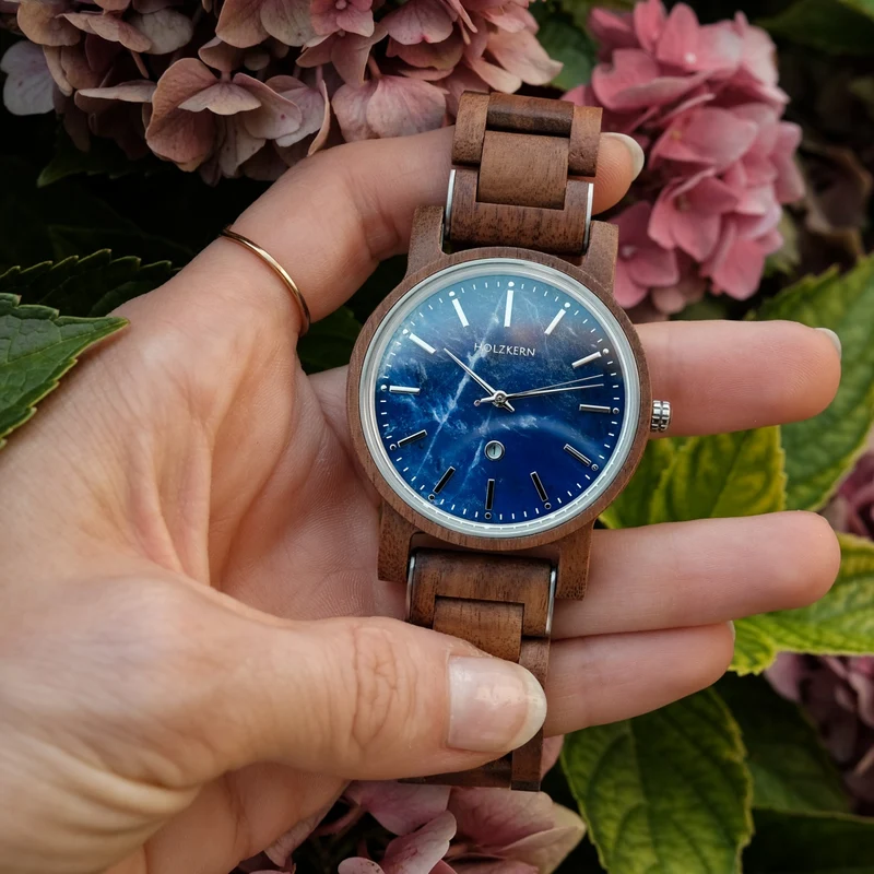 Holzkern Novalis Armbanduhr Blau • Sodalith-Zifferblatt • Holzarmband