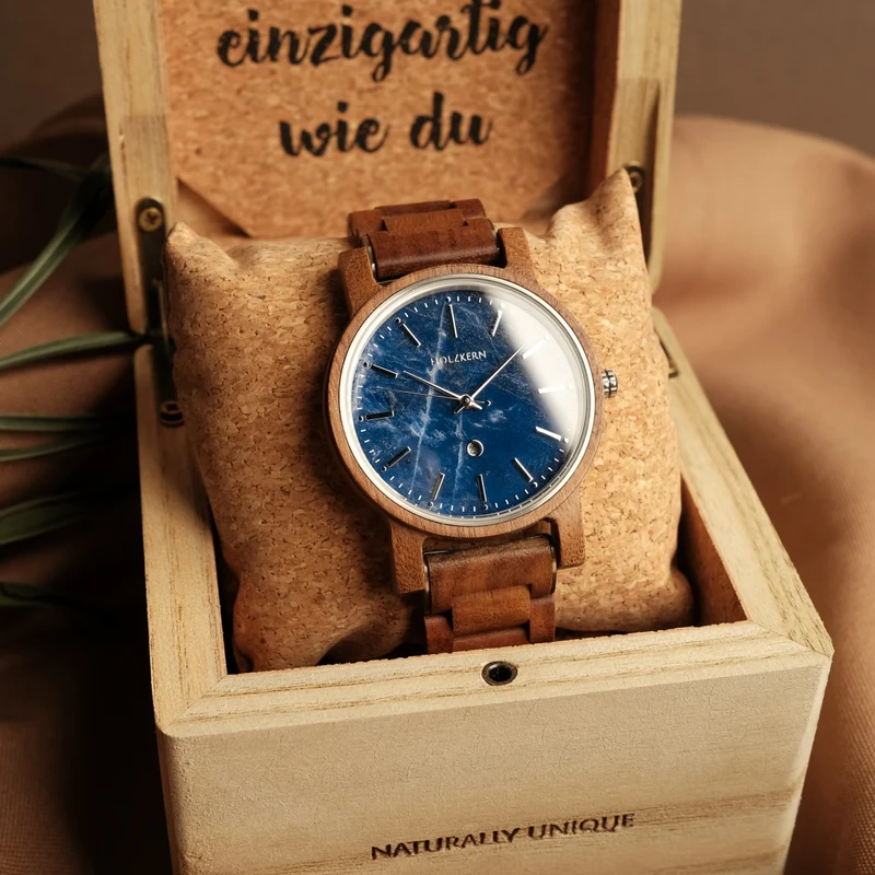 Holzkern Novalis Armbanduhr Blau • Sodalith-Zifferblatt • Holzarmband