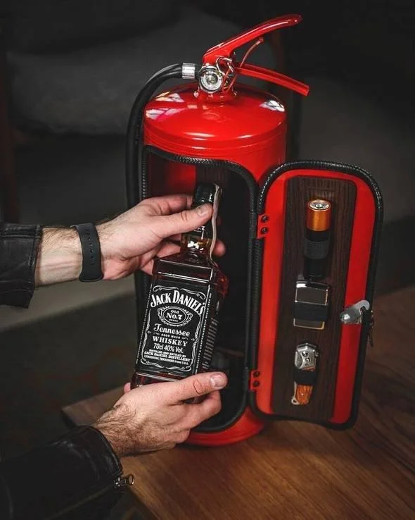 Geheime Drankopslag Brandblussercapsule Metaal Rood Zwart Mancave Bar | Sansoti