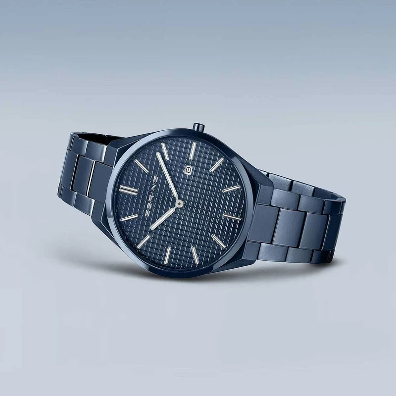 Bering Ultra Slim 17240-797 Herrenuhr • Kratzfestes Saphirglas • Flaches Design