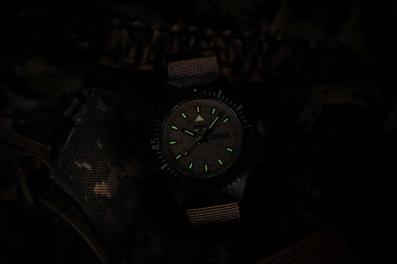 Traser P69 Black Stealth 109860 Herrenuhr • Trigalight H3 • Swiss Made