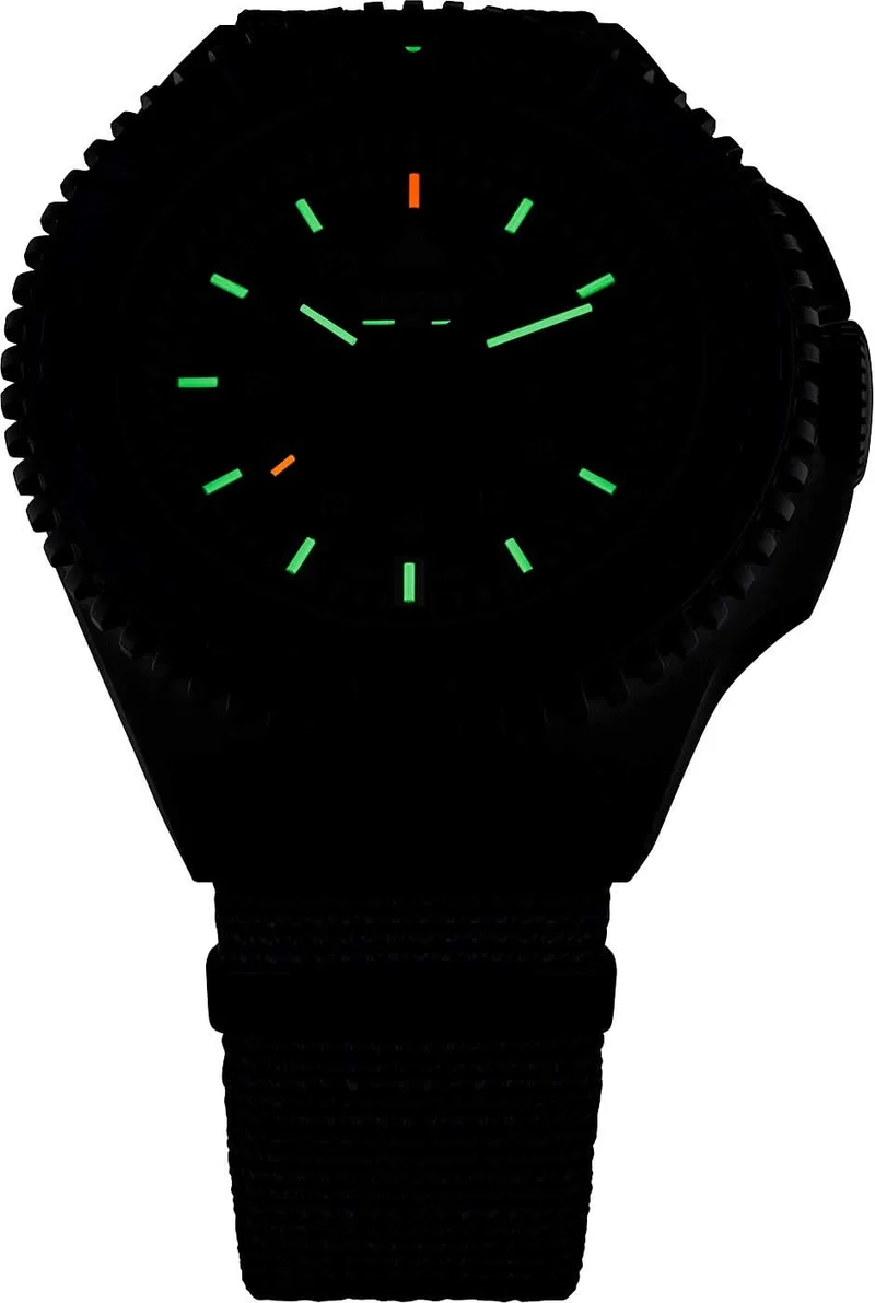 Traser P69 Black Stealth 109854 Herrenuhr • H3-Tritium • Swiss Made