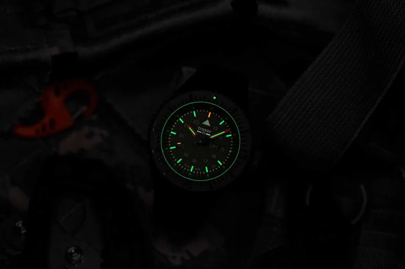 Traser P69 Black Stealth 109859 Herrenuhr • Trigalight • Swiss Made