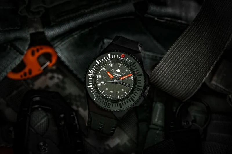 Traser P69 Black Stealth 109859 Herrenuhr • Trigalight • Swiss Made