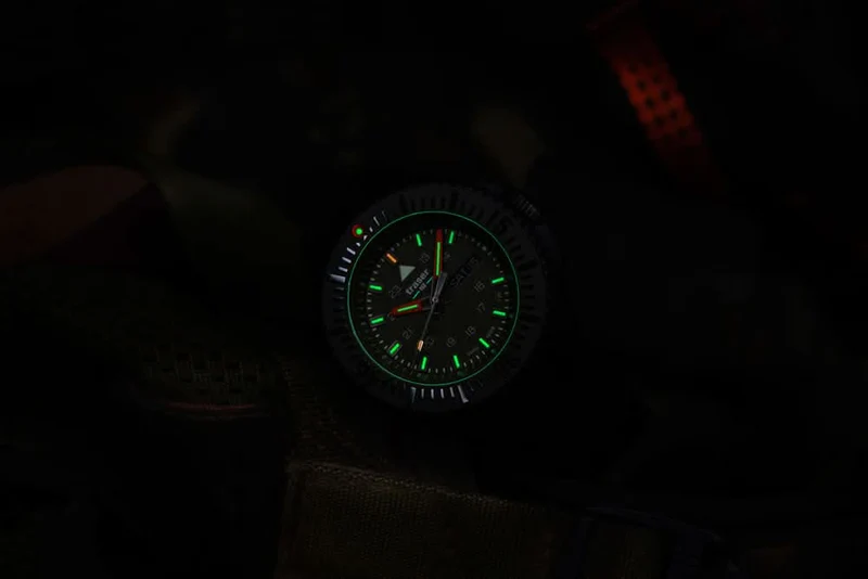 Traser P69 Black Stealth 109859 Herrenuhr • Trigalight • Swiss Made