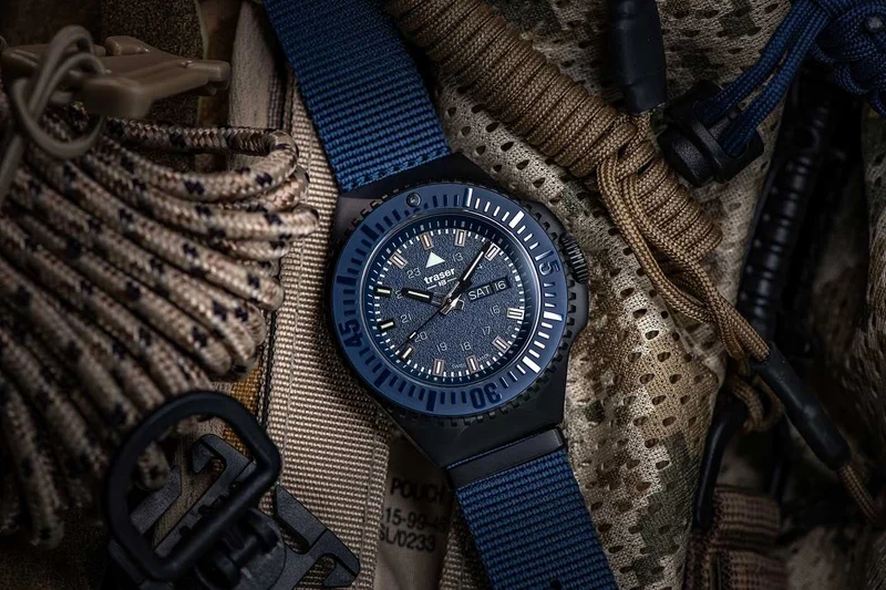 Traser P69 Black Stealth 109856 Herrenuhr • Trigalight H3 • Swiss Made