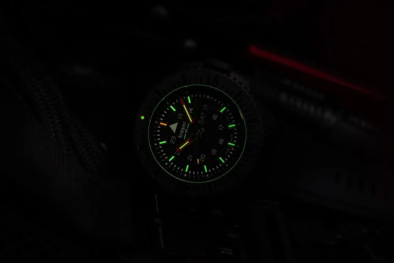 Traser P69 109855 Herrenuhr • Trigalight • Swiss Made