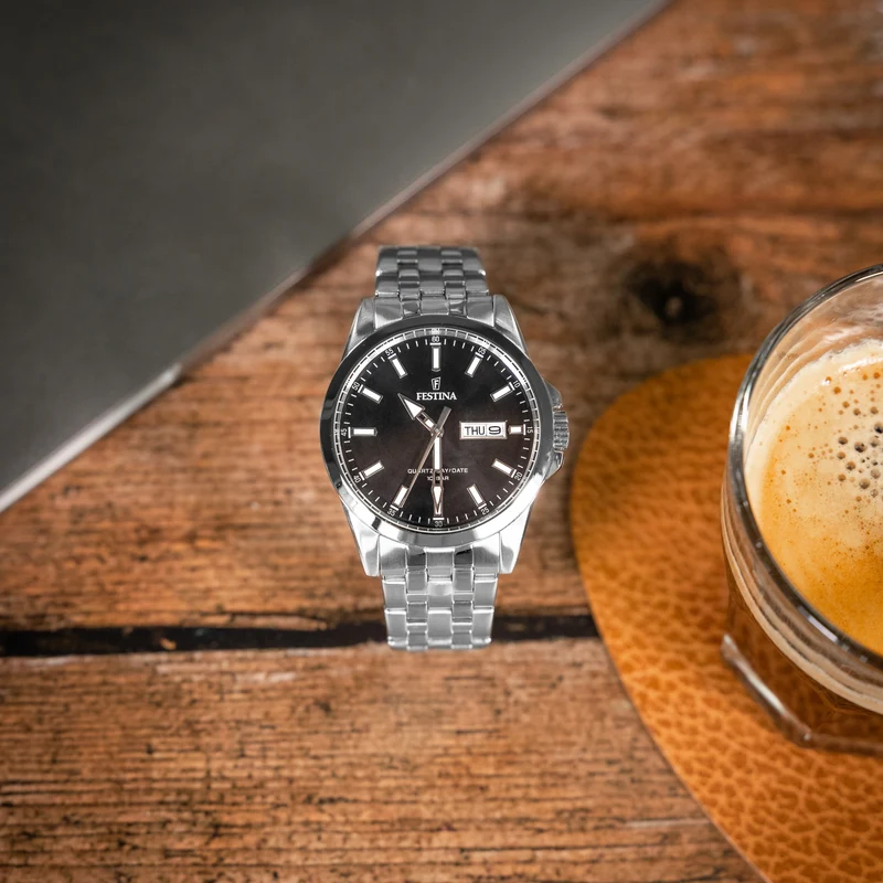 Festina Klassik F20357/4 Herrenuhr Schwarz • Mineralglas • Edelstahlarmband