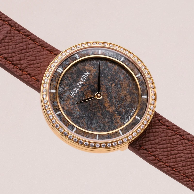 Holzkern Coralline Damenuhr Goldfarben • Saphirglas • Schweizer Quarzwerk