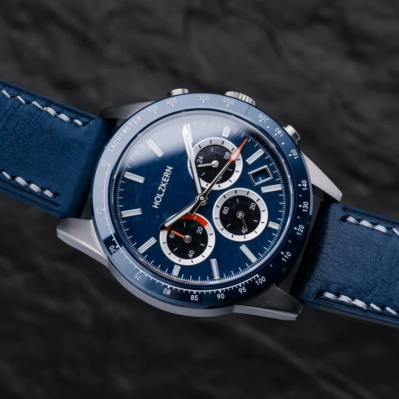 Holzkern Neverrest Herrenuhr Marmor/Blau • Titan-Gehäuse • Tachymeter-Lünette