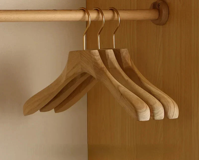 Houten Kledinghangers Kamferhout Brede Schouders Anti-Slip Coating Garderobe Opbergsysteem Premium Kwaliteit | Sansoti