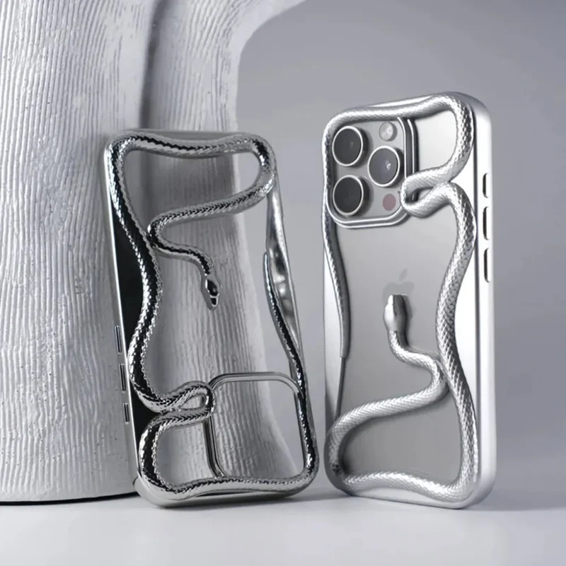 iPhone Hoesje met Slangpatroon en Verstevigde Bumper – Matte en Verchroomde Afwerking voor iPhone 12-17 | Sansoti