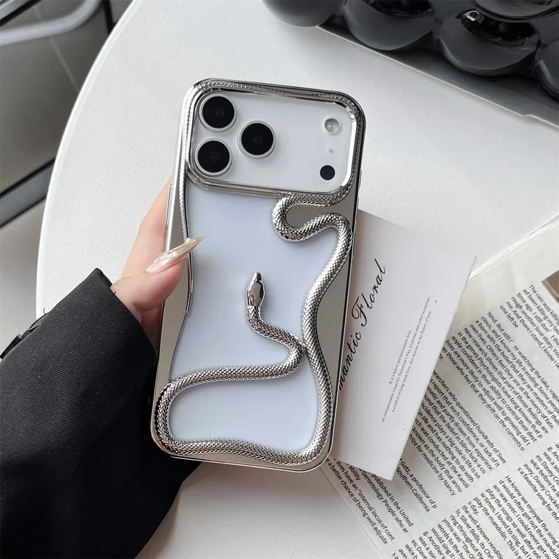 iPhone Hoesje met Slangpatroon en Verstevigde Bumper – Matte en Verchroomde Afwerking voor iPhone 12-17 | Sansoti