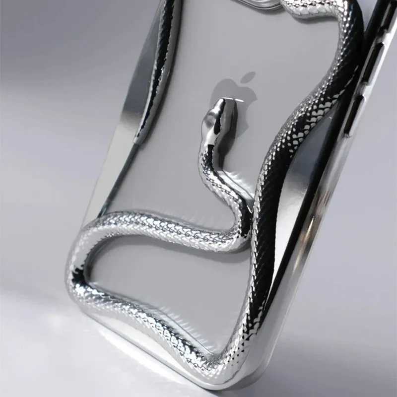 iPhone Hoesje met Slangpatroon en Verstevigde Bumper – Matte en Verchroomde Afwerking voor iPhone 12-17 | Sansoti