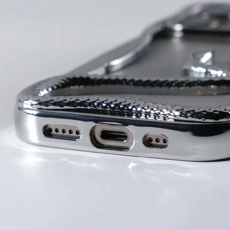 iPhone Hoesje met Slangpatroon en Verstevigde Bumper – Matte en Verchroomde Afwerking voor iPhone 12-17 | Sansoti