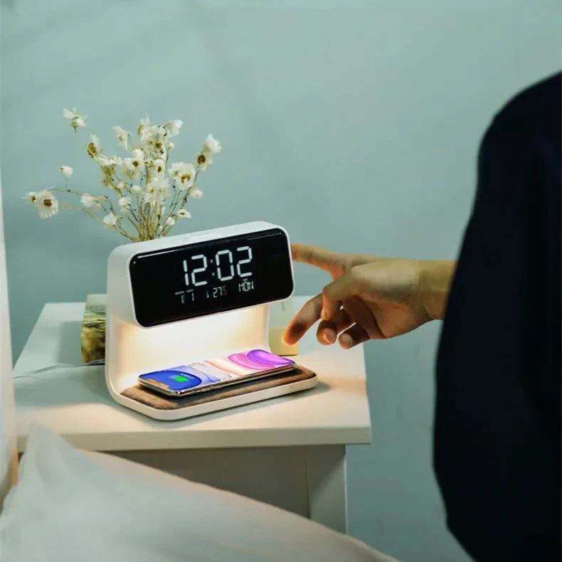 Digitalwecker mit kabelloser Ladefunktion