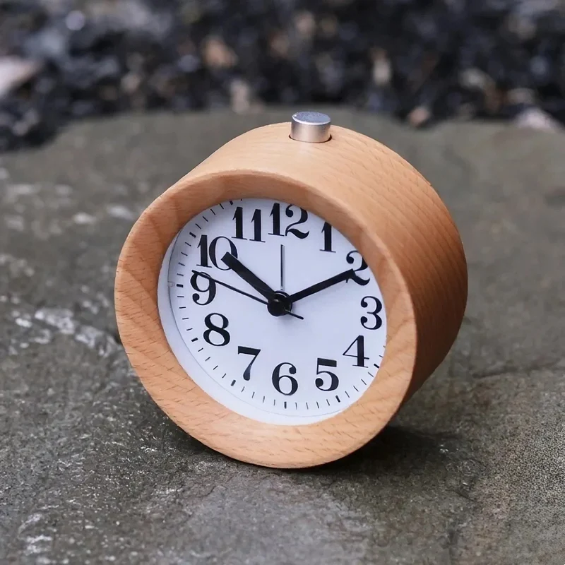 Analoger Wecker aus Holz rund