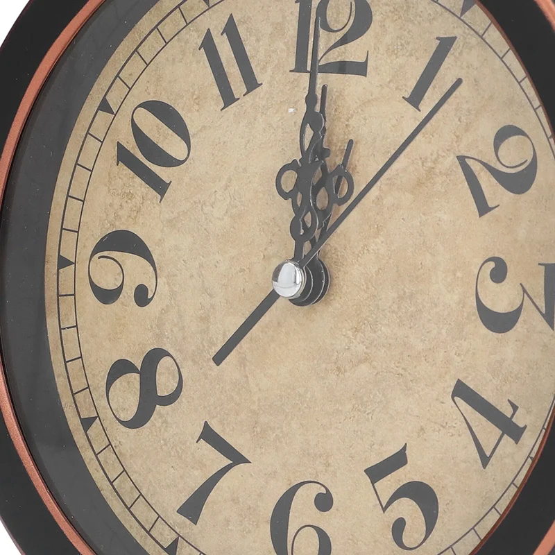 Runder Wecker im nostalgischen Vintage-Look