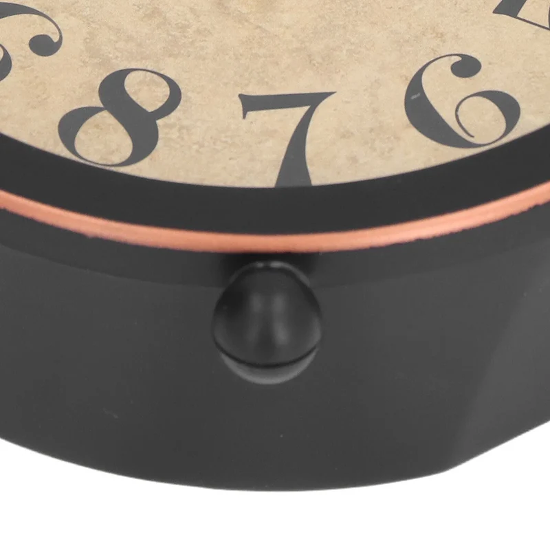Runder Wecker im nostalgischen Vintage-Look