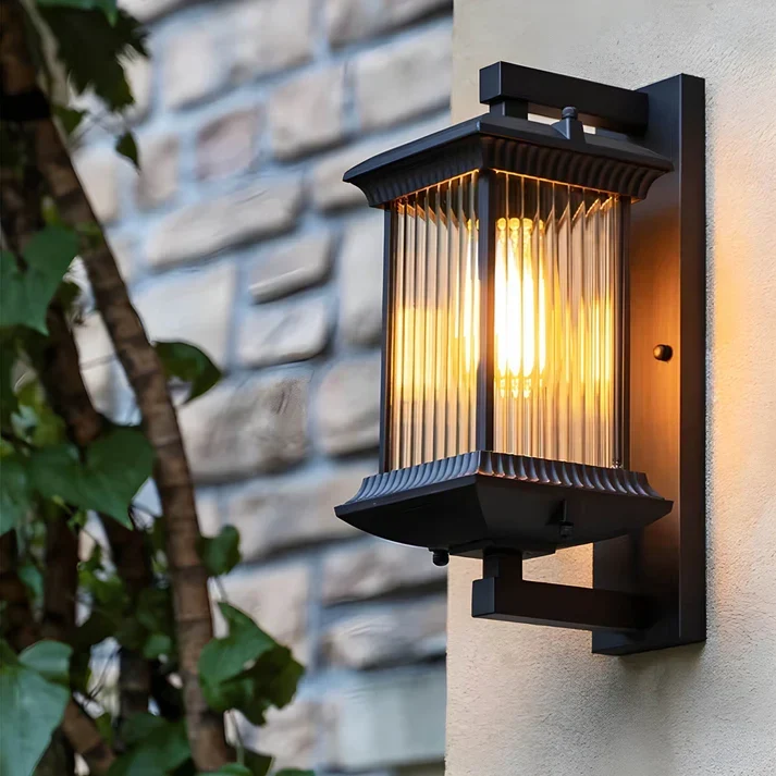 Klassieke Buitenwandlamp met Geribbeld Glas Koffiebruine Afwerking voor Entree Terras Tuin Veranda Balkon | Sansoti